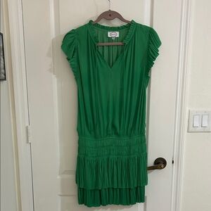 Chic Green Mini Dress with Ruffled Sleeves